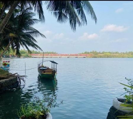 Green Island Homestay Riverside Kozhikode Exteriör bild