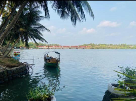 Green Island Homestay Riverside Kozhikode Exteriör bild