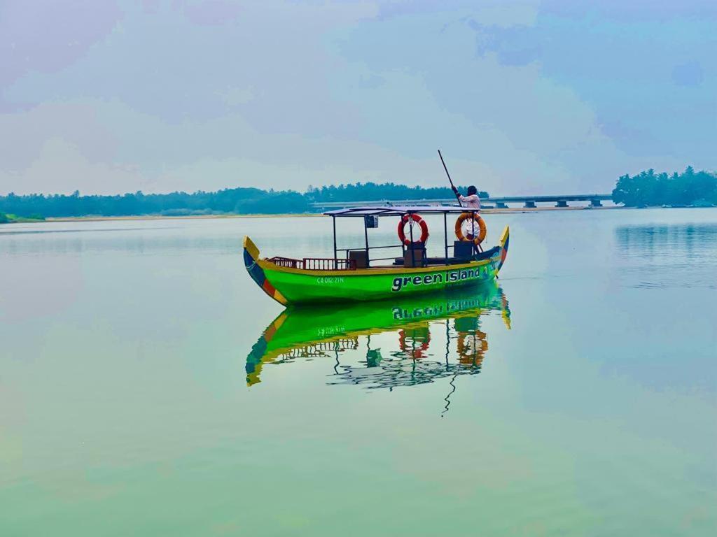 Green Island Homestay Riverside Kozhikode Exteriör bild