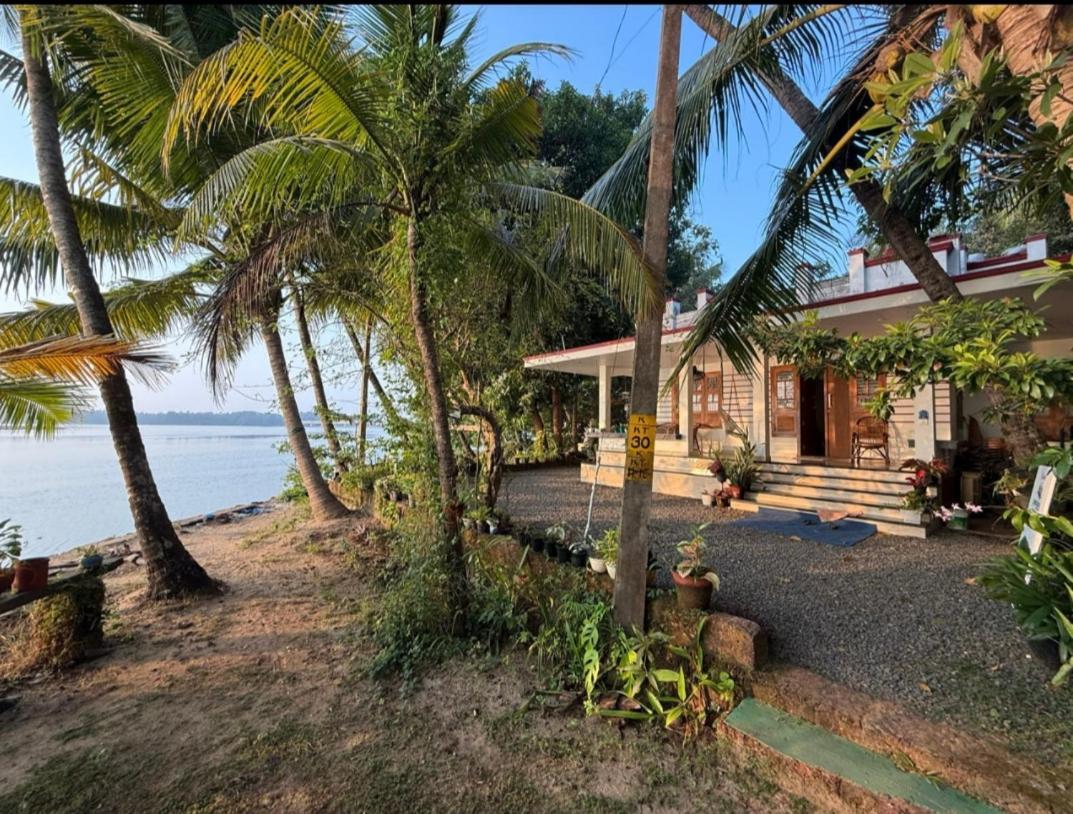 Green Island Homestay Riverside Kozhikode Exteriör bild